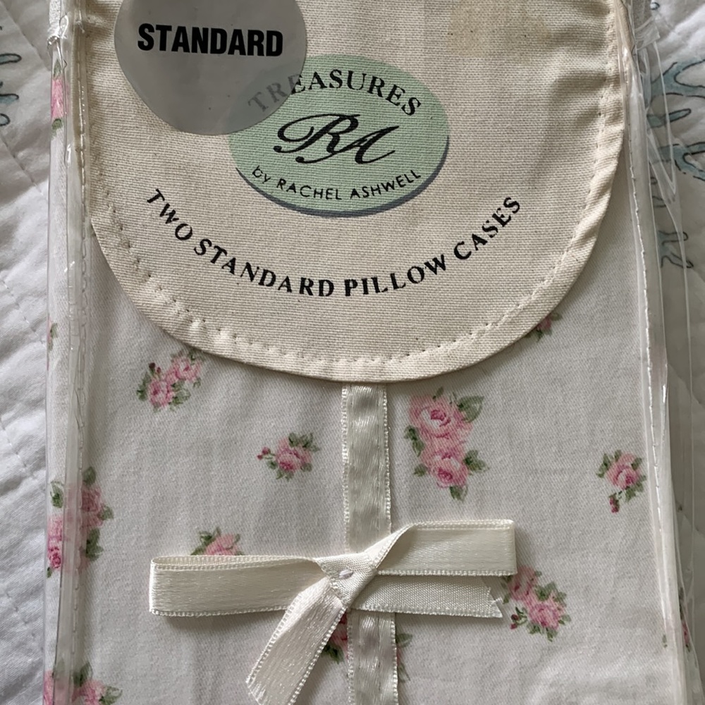 NWT Vintage Rachel Ashwell Treasures Shabby Chic Rosebud pillow cases